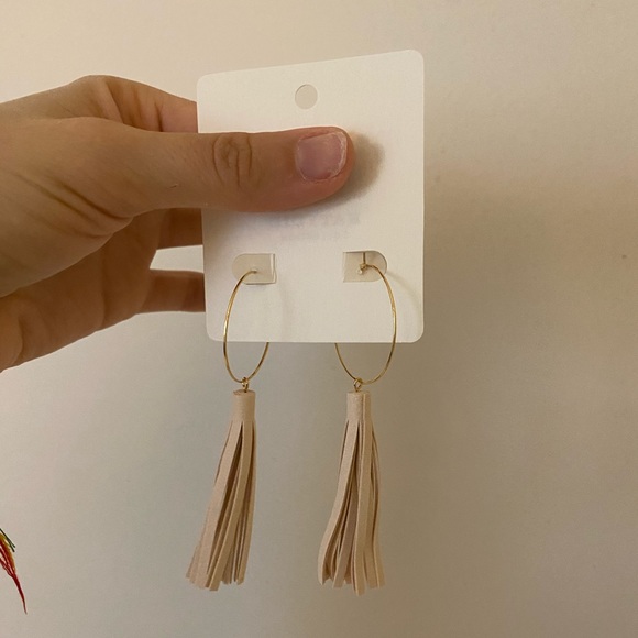 3/$30🖤 Ivory Faux Leather Tassle Hoop Earrings - Picture 3 of 8